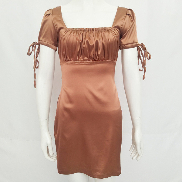 Σύγχρονη σατέν φόρεμα κυρίες σε δύο χρώματα