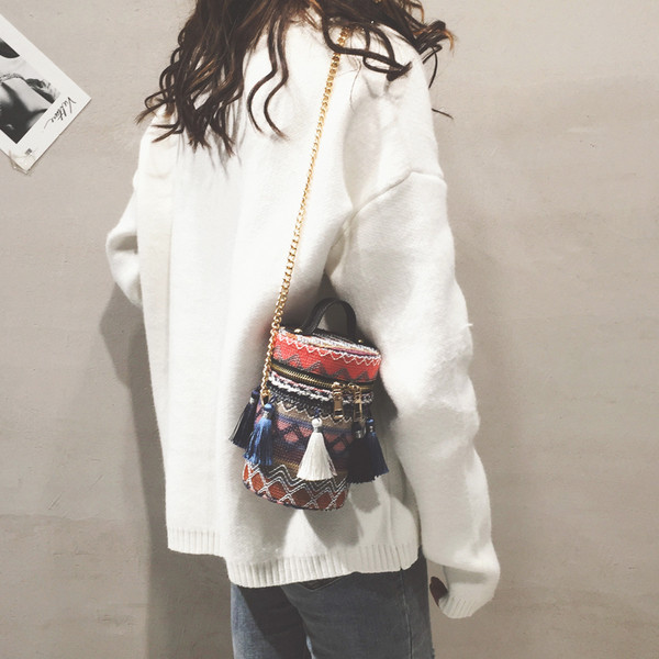 Μικρή κυρία τσάντα με εθνοτικές μοτίβα σε δύο χρώματα