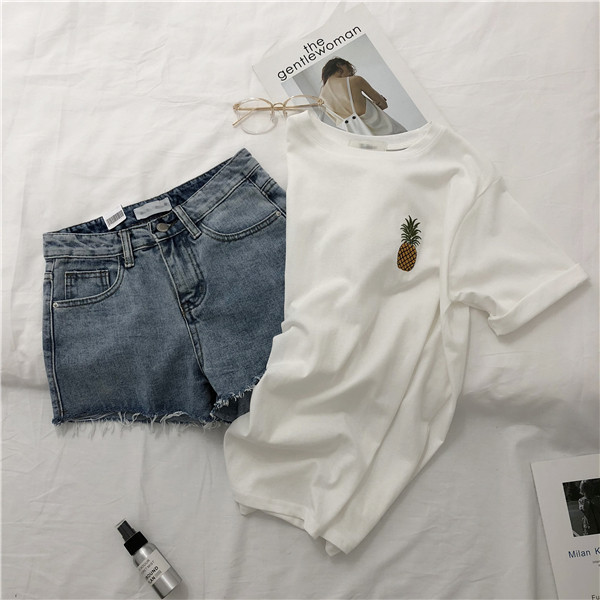 Интересни дамски къси дънки с висока талия походящи за ежедневие