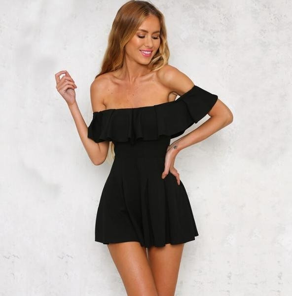 Μοντέλο κοπής μοντέρνων γυναικών σε μαύρο και κόκκινο χρώμα