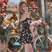 Σύγχρονη κυρία φόρεμα βραχύ μοντέλο με floral μοτίβα σε διάφορα χρώματα