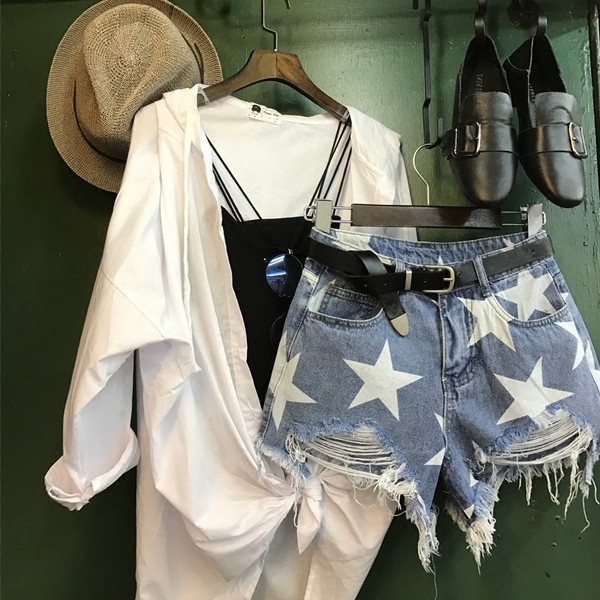 Blugi scurti dama casual cu aplicatie stea si curea