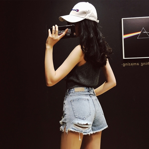 Дамски къси дънкови панталони с висока талия и разкъсани елементи 