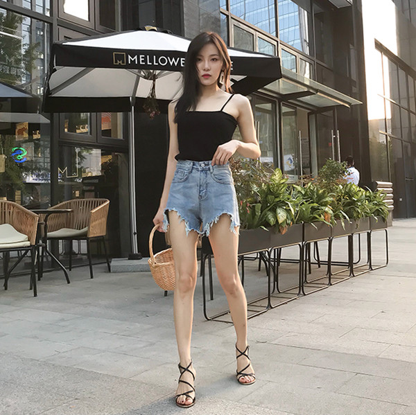 Дамски къси дънкови панталони с висока талия в светъл цвят