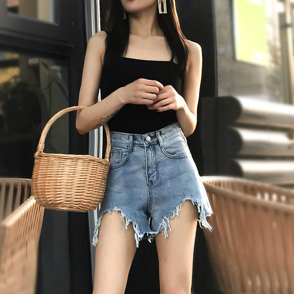 Дамски къси дънкови панталони с висока талия в светъл цвят