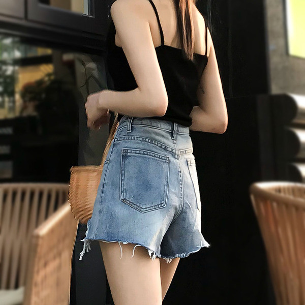 Дамски къси дънкови панталони с висока талия в светъл цвят