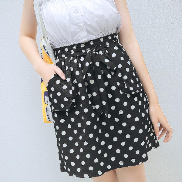 Fusta scurtă cu buline de damă elegantă