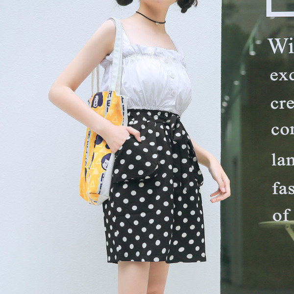 Fusta scurtă cu buline de damă elegantă