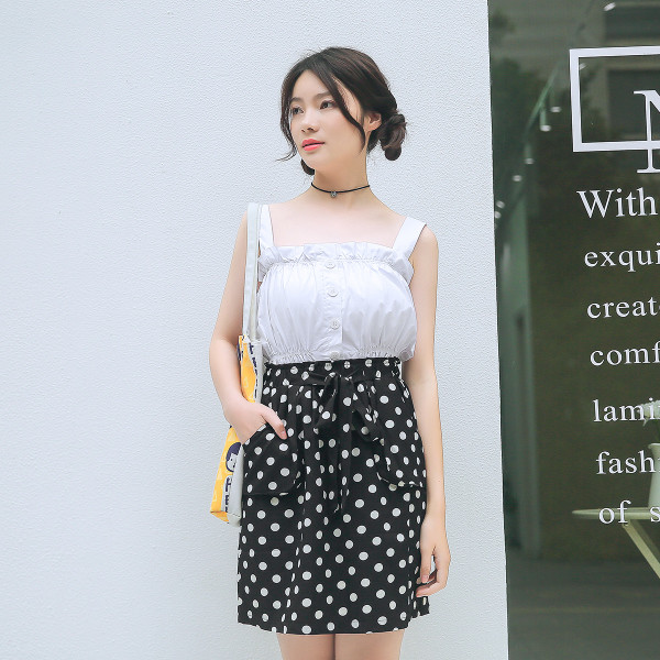 Fusta scurtă cu buline de damă elegantă