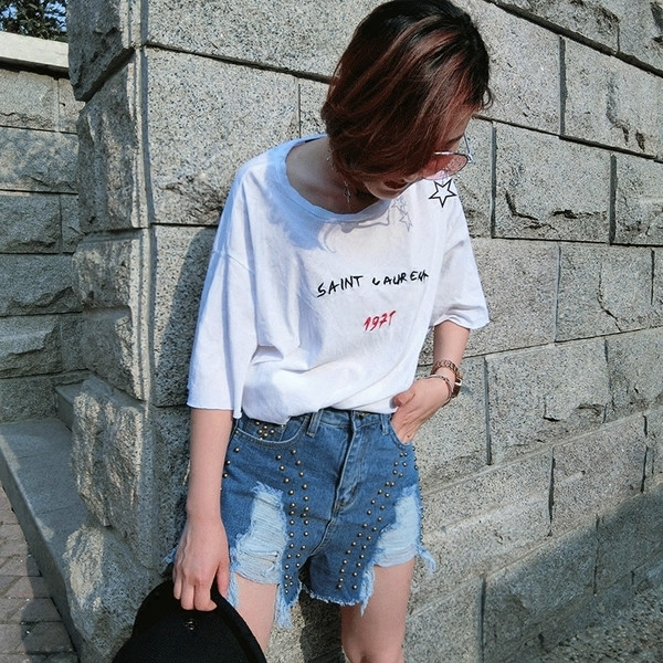 Μοντέρνα γυναικεία σορτς με καπάκια