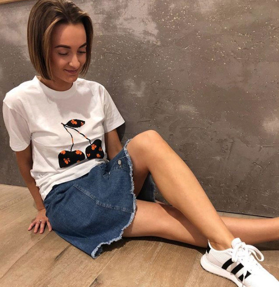 Bluza de dama alb cu aplicatie