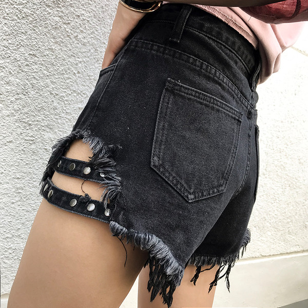 Pantaloni scurti moderni de dama in doua culori