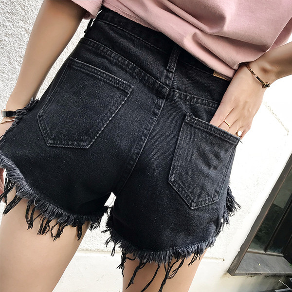 Pantaloni scurti moderni de dama in doua culori