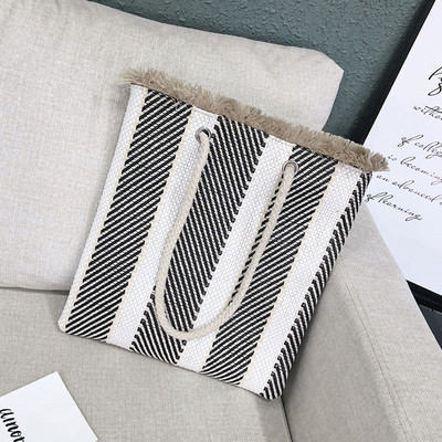 Καθημερινή γυναικεία τσάντα με βραχίονες σε διάφορα χρώματα