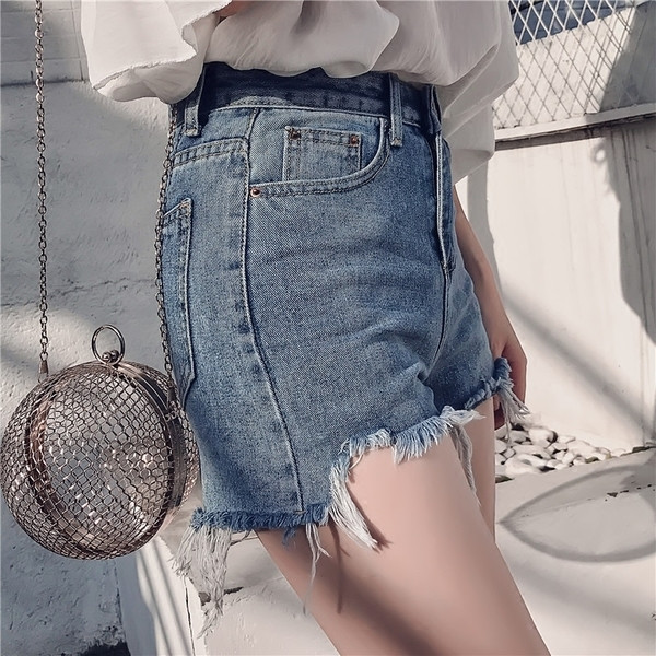 Blugi scurti casual de dama cu talie inalta intr-o culoare deschisa