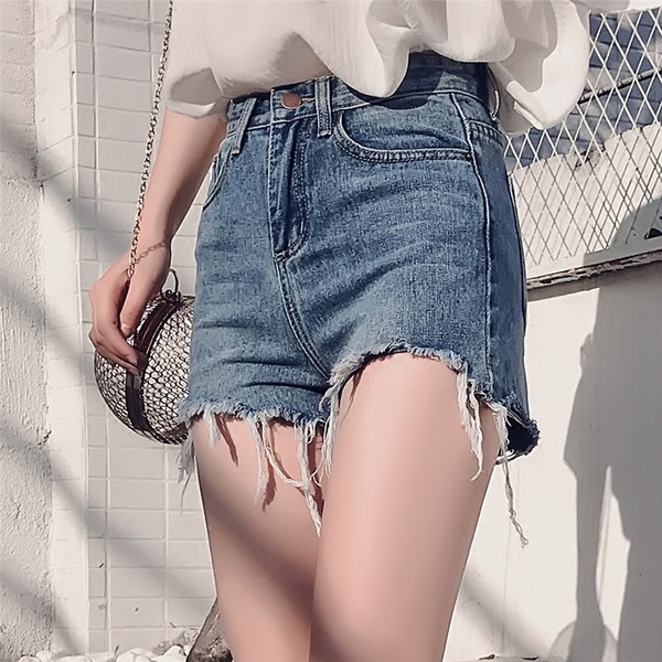 Blugi scurti casual de dama cu talie inalta intr-o culoare deschisa