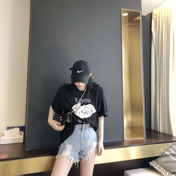 Τρέχον σύντομα σορτς κυρίες σε ανοιχτόχρωμο χρώμα και ψηλή μέση