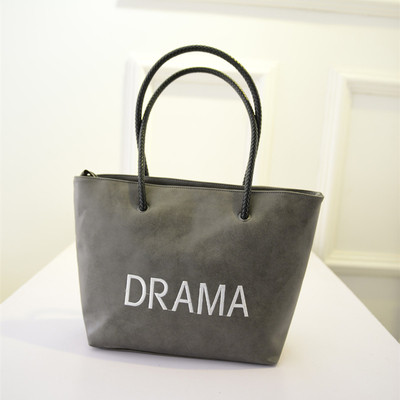 Άνετη γυναικεία τσάντα από οικολογικό δέρμα με διάφορα χρώματα