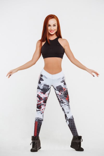 Γυναικεία αθλητική σφήνα με υψηλή μέση και έγχρωμη εκτύπωση