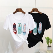 Καθημερινή γυναικεία μπλούζα με ενδιαφέρουσα εφαρμογή