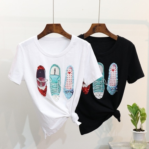 Καθημερινή γυναικεία μπλούζα με ενδιαφέρουσα εφαρμογή