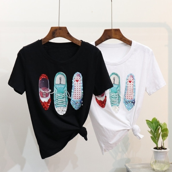 Καθημερινή γυναικεία μπλούζα με ενδιαφέρουσα εφαρμογή