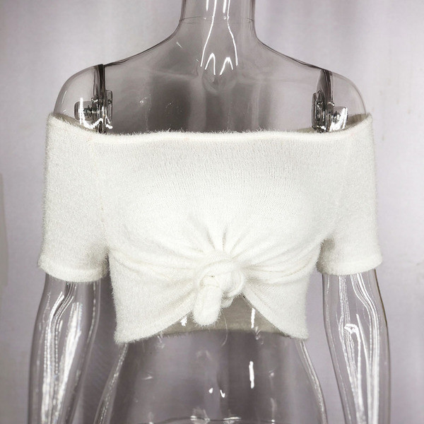 Γυναικείο κοντό μπλουζάκι με λευκούς ώμους