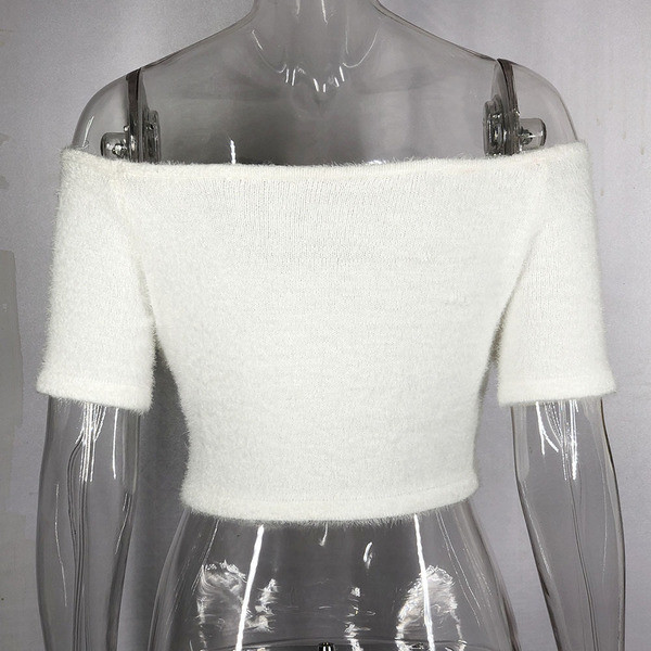 Γυναικείο κοντό μπλουζάκι με λευκούς ώμους