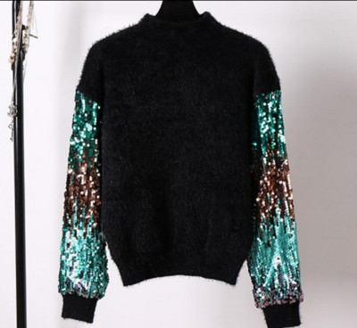 Модерен дамски пуловер с пайети по ръкавите