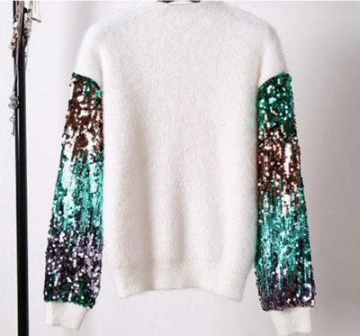 Модерен дамски пуловер с пайети по ръкавите