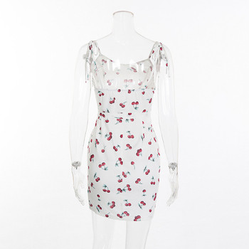 Απαλή φόρεμα κυρίες με πολύχρωμες εφαρμογές