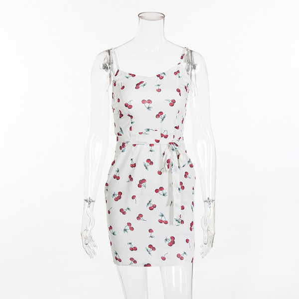 Απαλή φόρεμα κυρίες με πολύχρωμες εφαρμογές