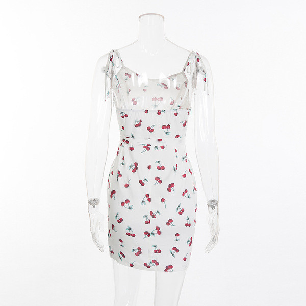 Απαλή φόρεμα κυρίες με πολύχρωμες εφαρμογές