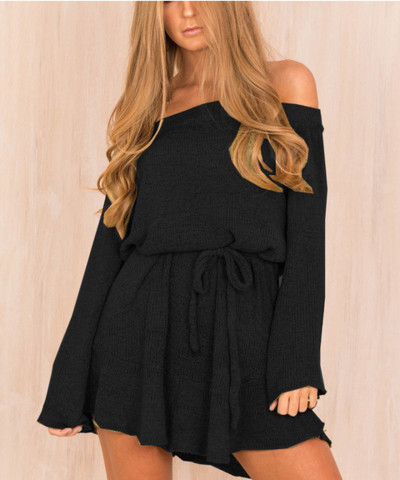 Rochie scurtă de damă cu umerii căzuți și curea în talie