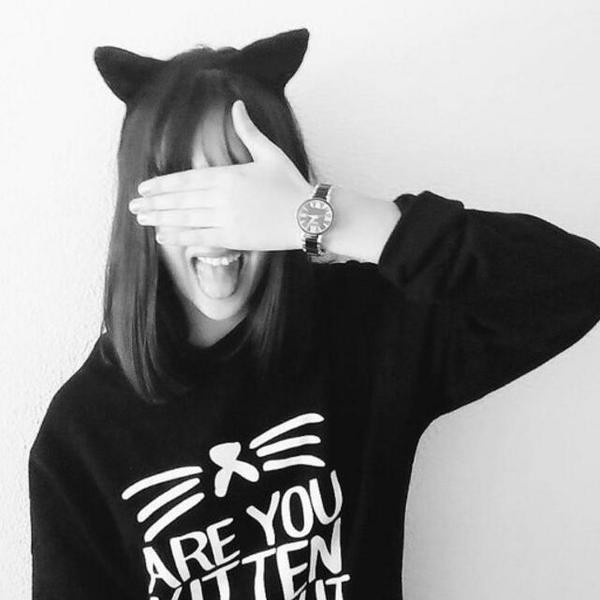 Hanorac de dama cu aplicatie