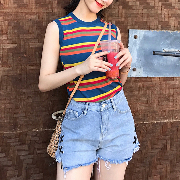 Къси дамски панталони в светъл цвят 