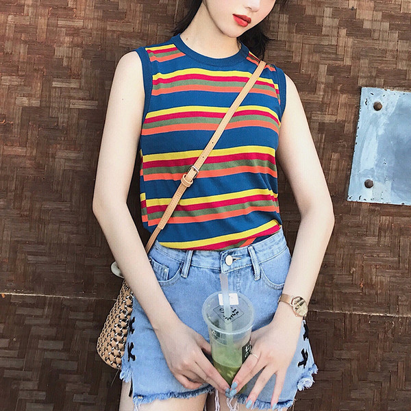 Къси дамски панталони в светъл цвят 