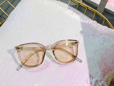 Περιστασιακά αρσενικά γυαλιά σε διάφορα χρώματα κατάλληλα για άνδρες και γυναίκες