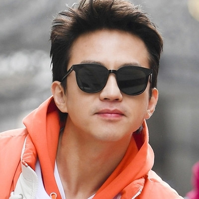 Περιστασιακά αρσενικά γυαλιά σε διάφορα χρώματα κατάλληλα για άνδρες και γυναίκες