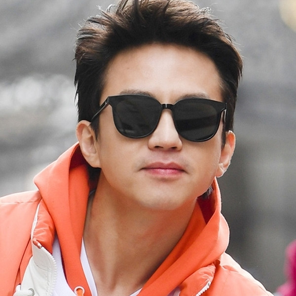 Περιστασιακά αρσενικά γυαλιά σε διάφορα χρώματα κατάλληλα για άνδρες και γυναίκες