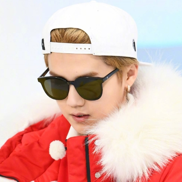 Περιστασιακά αρσενικά γυαλιά σε διάφορα χρώματα κατάλληλα για άνδρες και γυναίκες