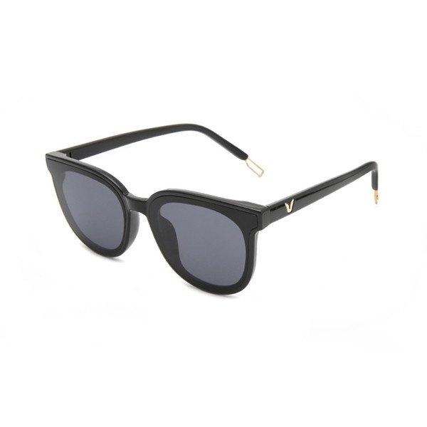 Περιστασιακά αρσενικά γυαλιά σε διάφορα χρώματα κατάλληλα για άνδρες και γυναίκες