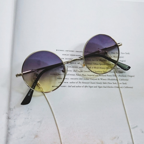 Ρετρό γυαλιά σε στρογγυλό σχήμα σε διάφορα χρώματα κατάλληλα για άνδρες και γυναίκες