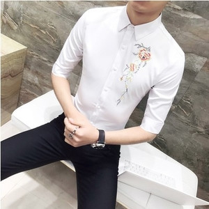 Κομψό πουκάμισο ανδρών με πολύχρωμη εφαρμογή και μανίκι 3/4 σε διάφορα μοντέλα