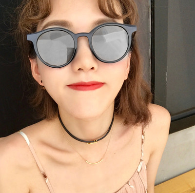 Σύγχρονα γυαλιά ηλίου σε διάφορα χρώματα κατάλληλα για άνδρες και γυναίκες