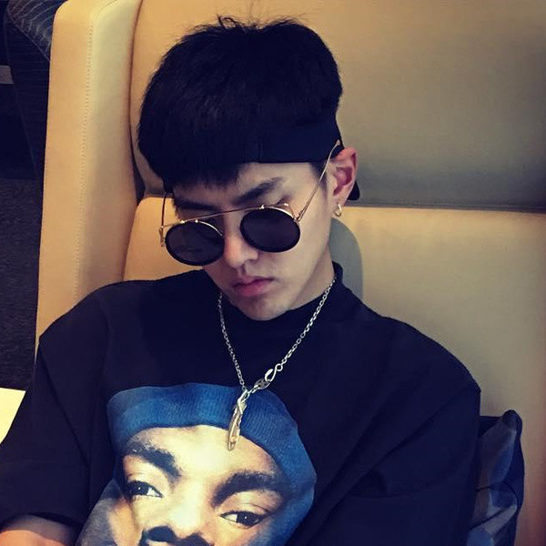 Γυαλιά ηλίου Unisex με στρογγυλό σχήμα και λεπτές κορνίζες σε τρία χρώματα