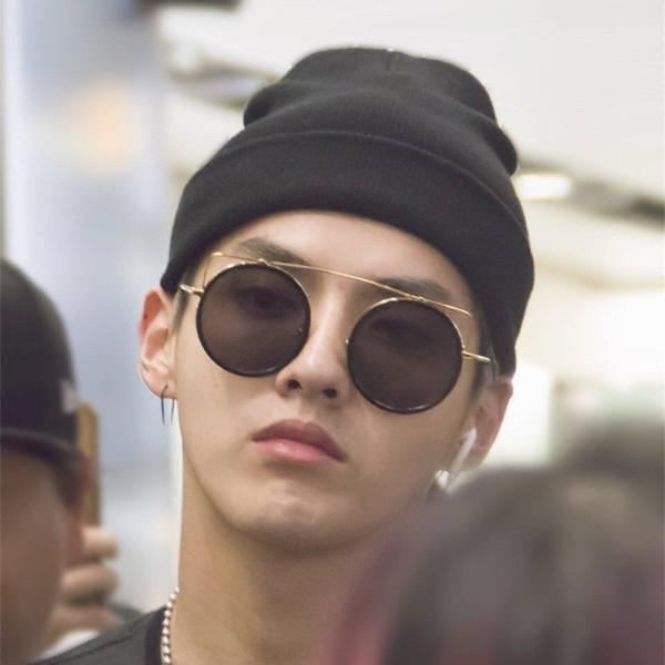 Γυαλιά ηλίου Unisex με στρογγυλό σχήμα και λεπτές κορνίζες σε τρία χρώματα