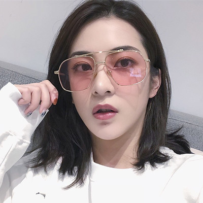 Λεπτά γυαλιά με ένα λεπτό πλαίσιο σε διάφορα χρώματα