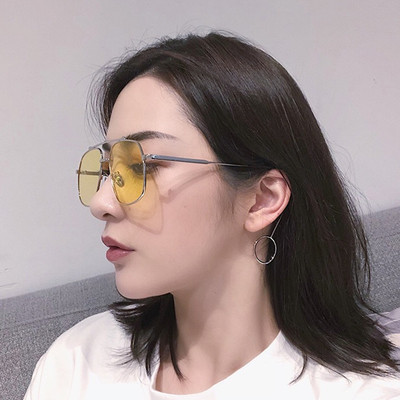 Λεπτά γυαλιά με ένα λεπτό πλαίσιο σε διάφορα χρώματα