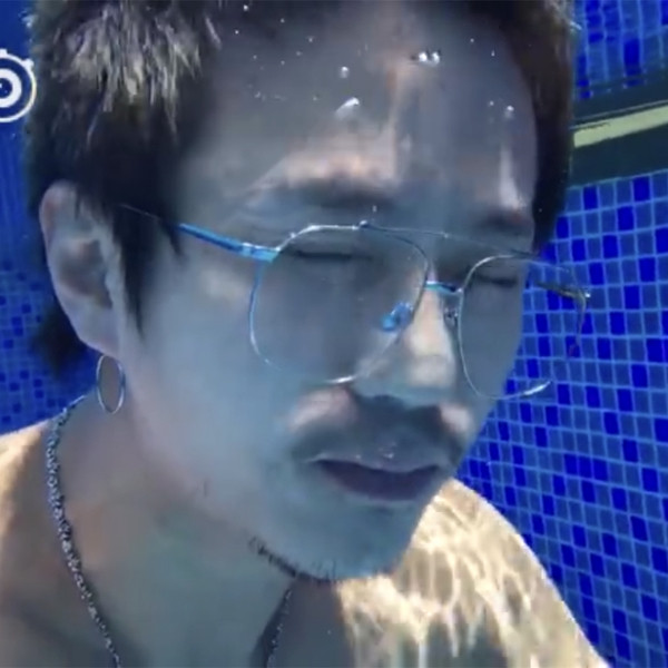 Λεπτά γυαλιά με ένα λεπτό πλαίσιο σε διάφορα χρώματα